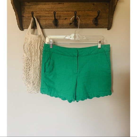 Scallop edged Linen Green Shorts - Picture 4 of 7